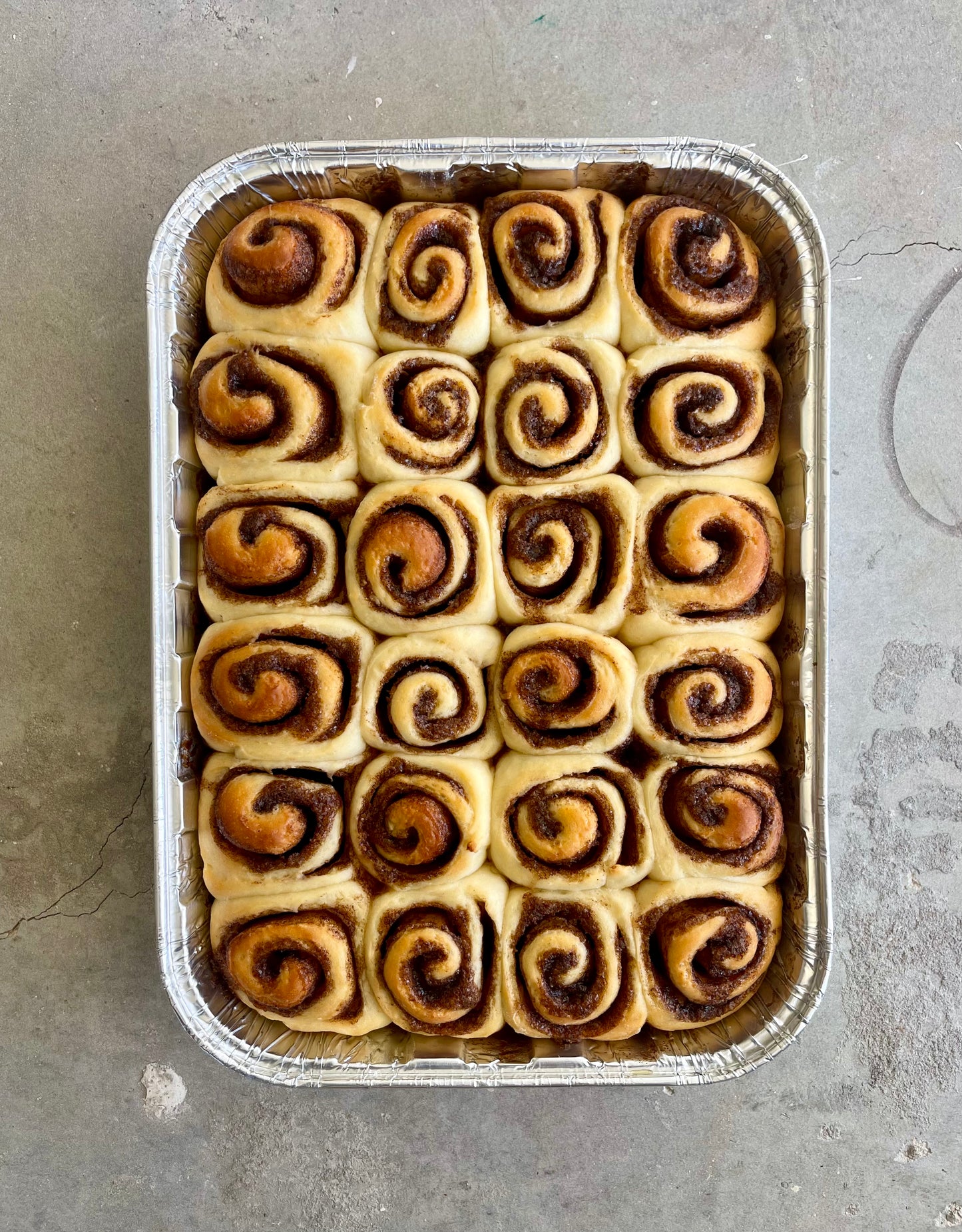 Cinnamon Roll Tray of 24